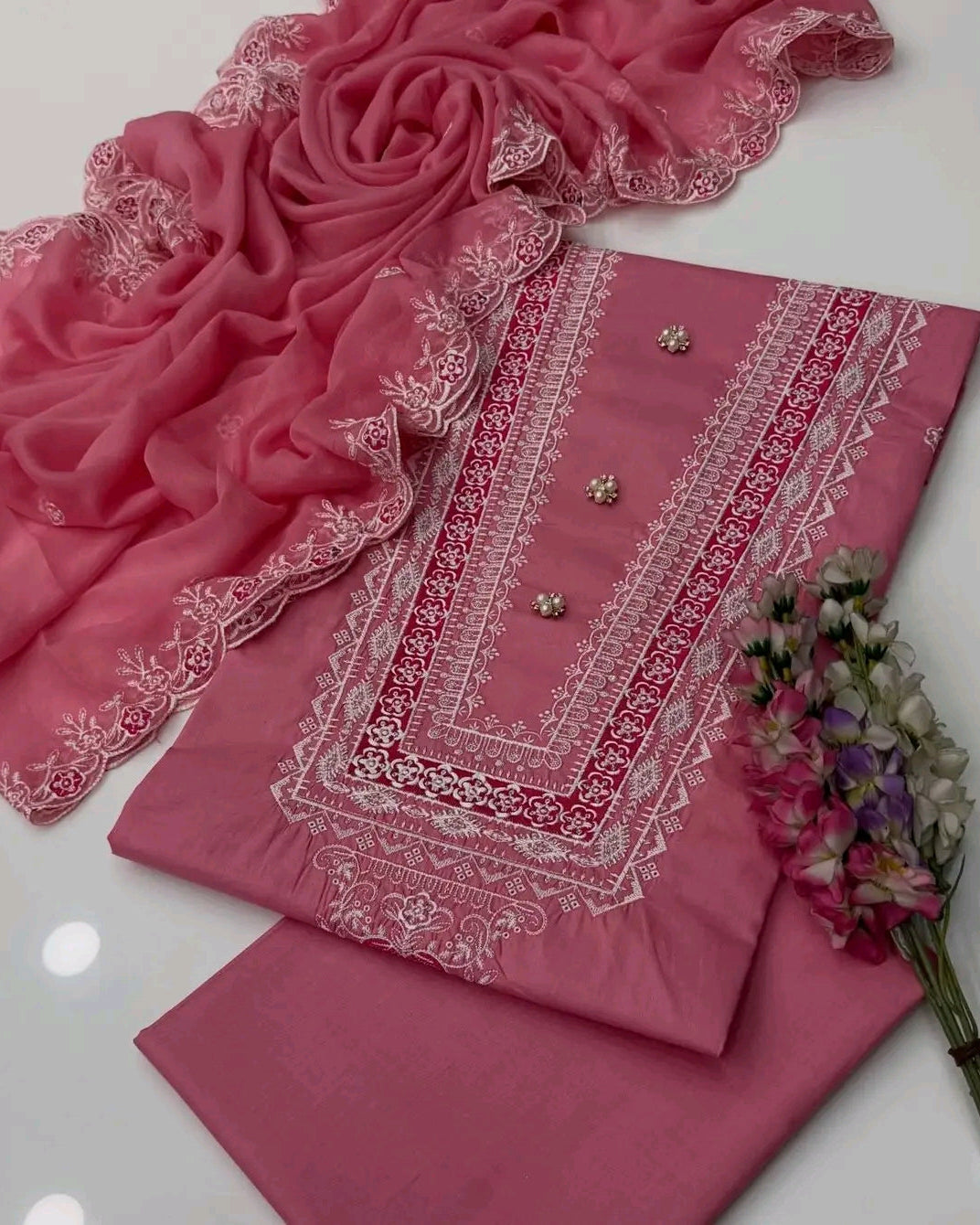 Zaari Embroidery Lawn 3pc